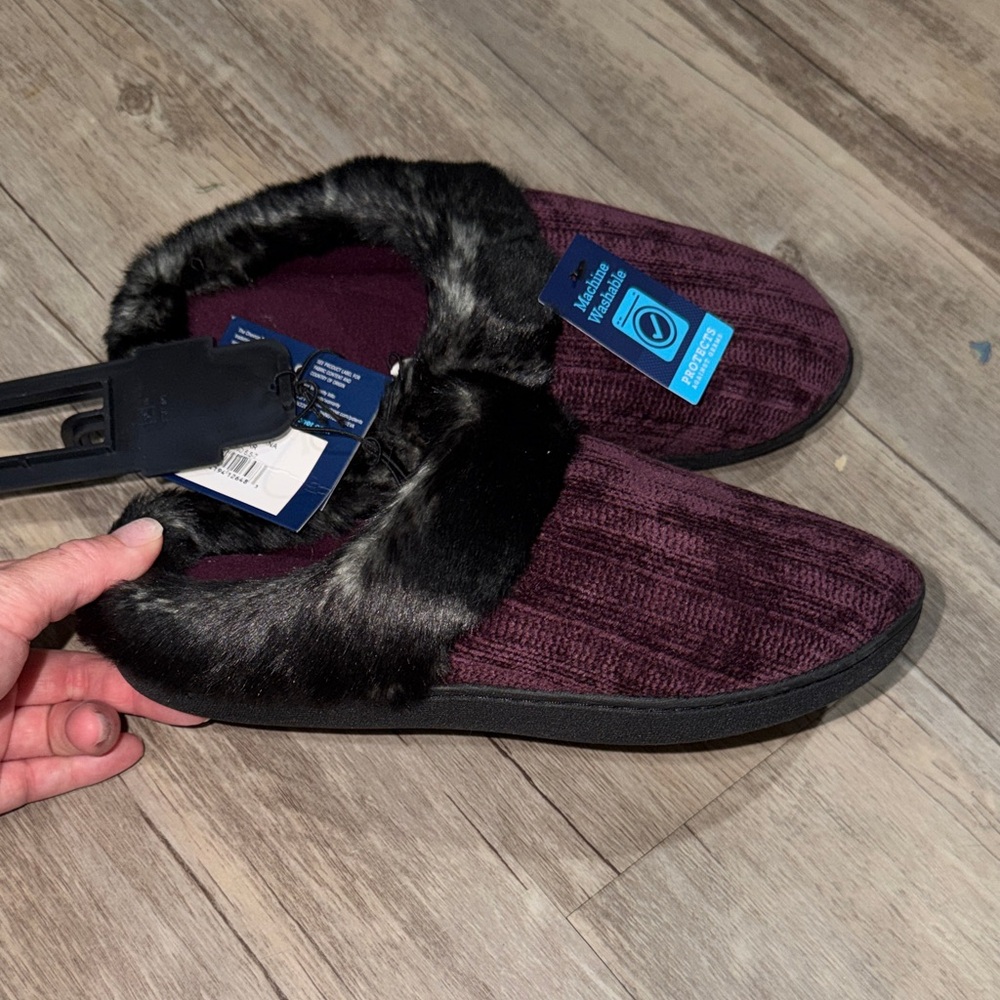 isotoner Women's Burgundy Knit Faux Fur Lined Slippers